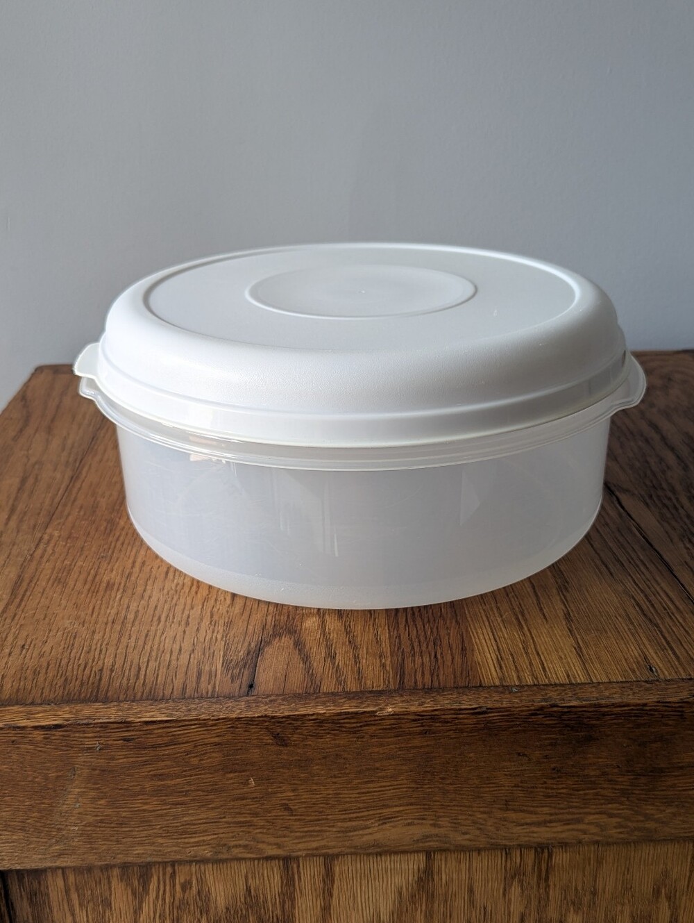Rubbermaid Servin Saver #5 Round 22 Cup Food Storage Container - White Lid
